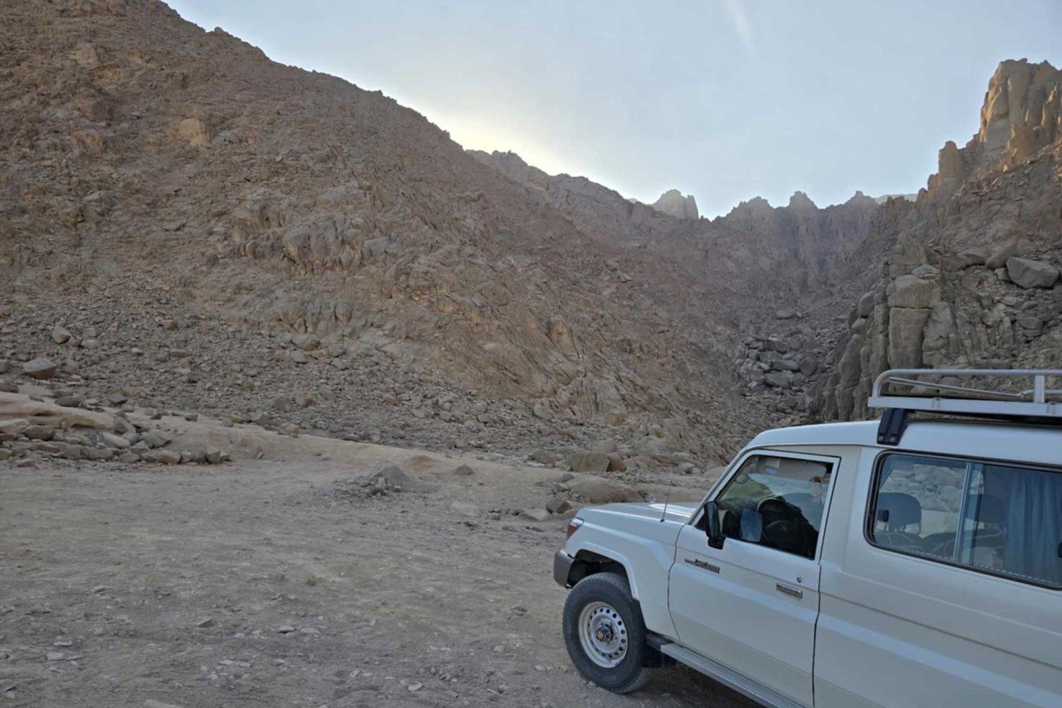 Sunset Jeep Tour Adventure to the Oasis in small group
